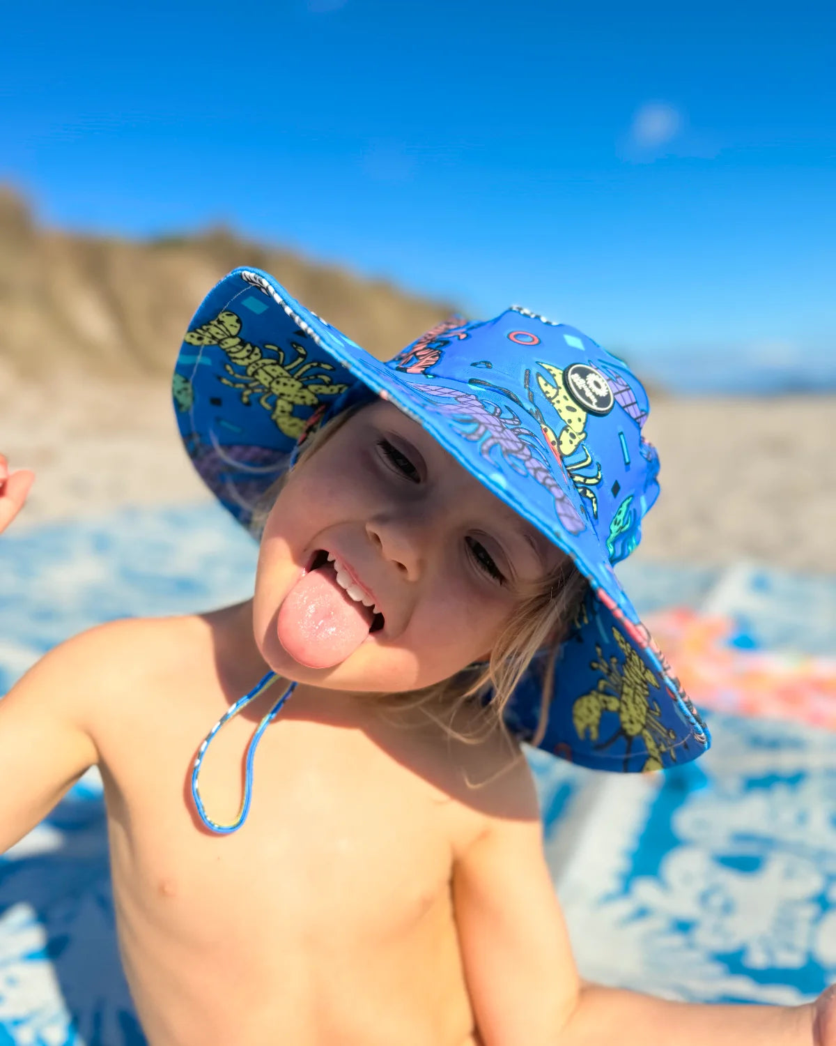 Crazy Claws kids swim bucket hat with chin strap, photo 2 – bright UPF50+ round brim beach hat by Cucumber Cool