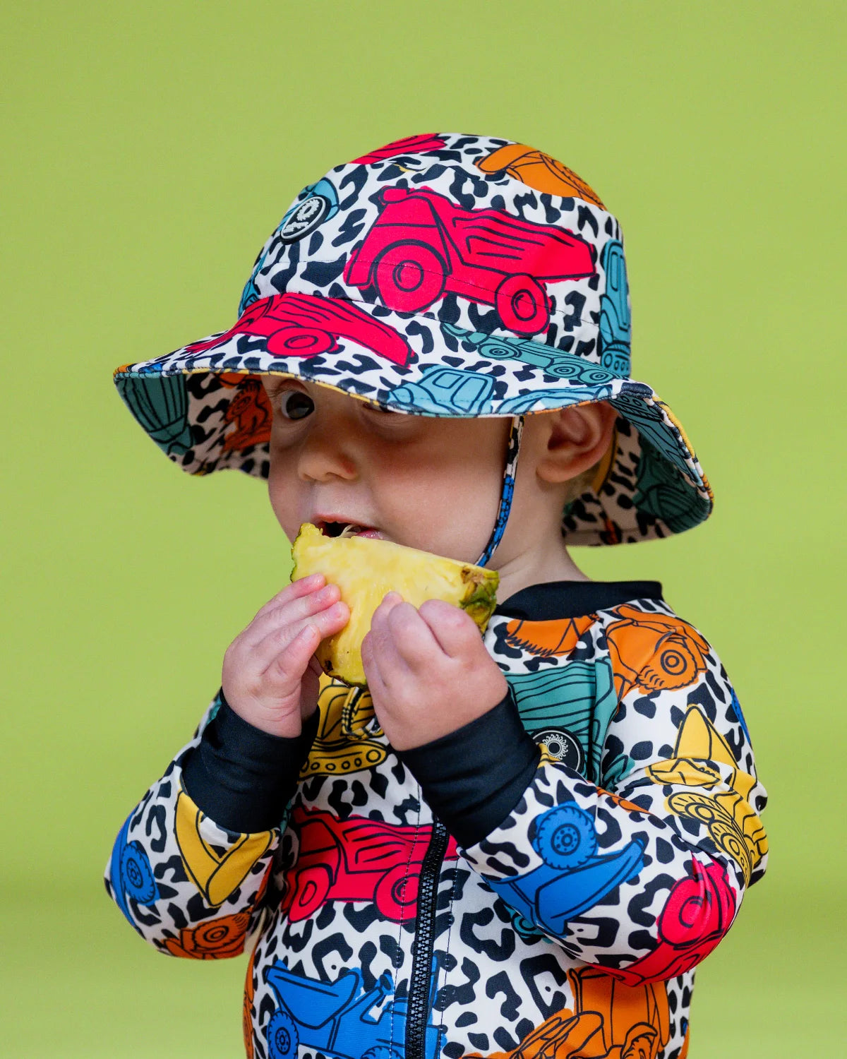 Construction Cool kids swim bucket hat with chin strap, photo 2 – bright UPF50+ round brim beach hat by Cucumber Cool