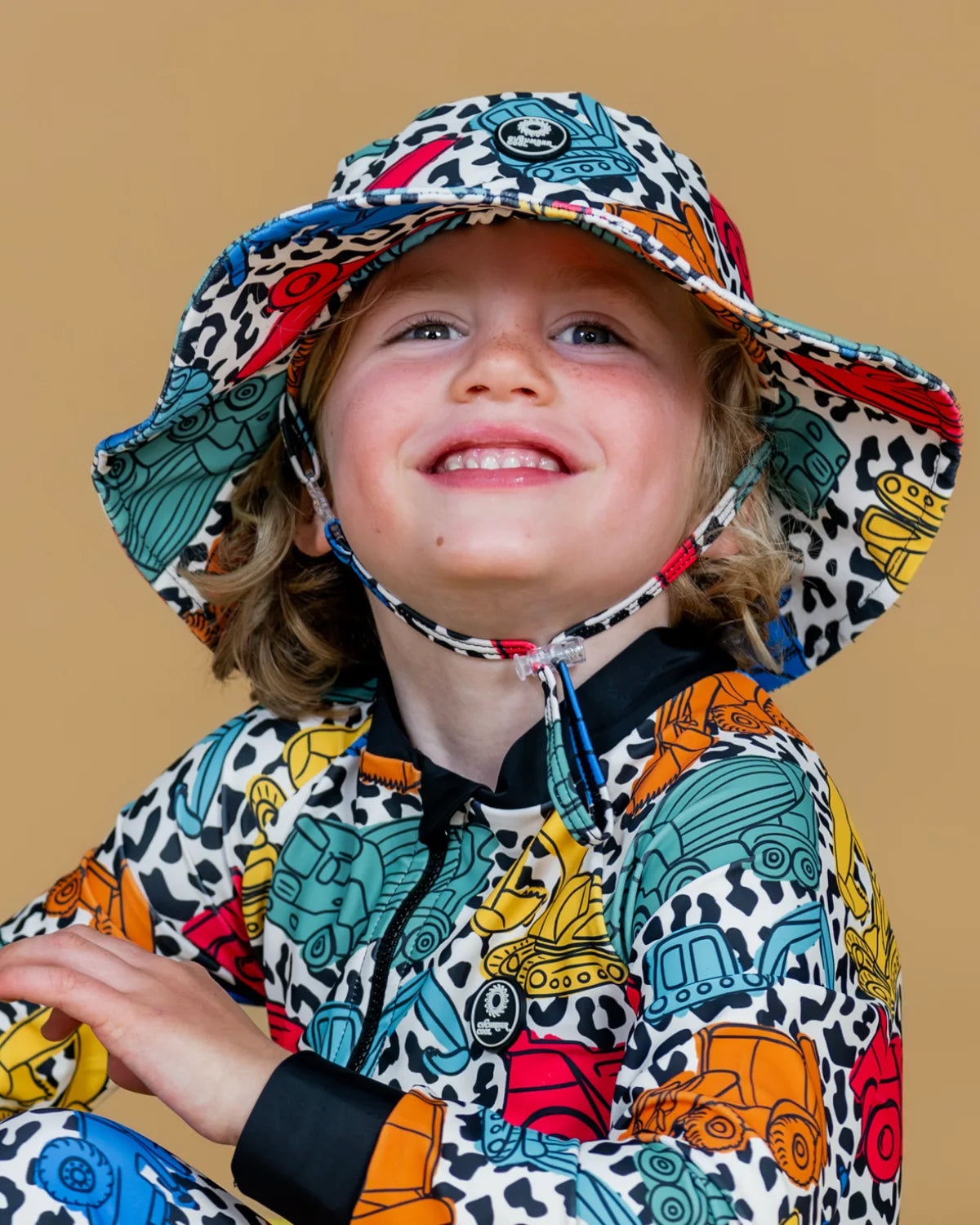 Construction Cool kids swim bucket hat with chin strap, photo 3 – bright UPF50+ round brim beach hat by Cucumber Cool